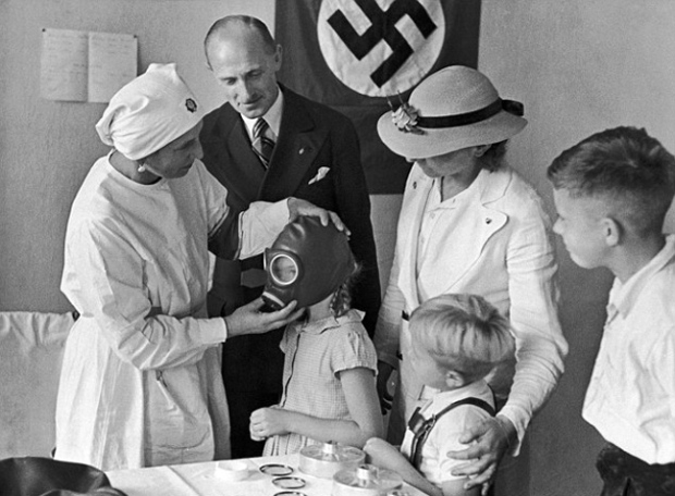 Φωτογραφία άπο τα πειράματα που έκαναν σε παιδιά στη ναζιστική Γερμανία.